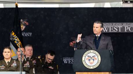 Hegseth: el Mando Central estará "ocupado" esta noche tras amenazas de Trump a Irán