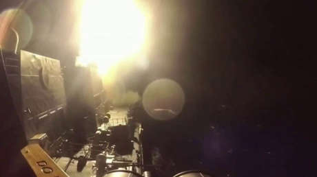 VIDEO: Destructor estadounidense abre fuego contra