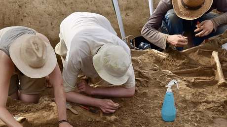 Revelan que 77 cuerpos decapitados hallados en medio de un campo murieron en un escalofriante ritual