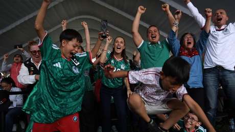 VIDEOS: Sheinbaum festeja efusivamente los goles d