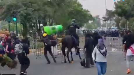 VIDEOS: Manifestantes y policías se enfrentan a un costado del estadio que inauguró el Mundial