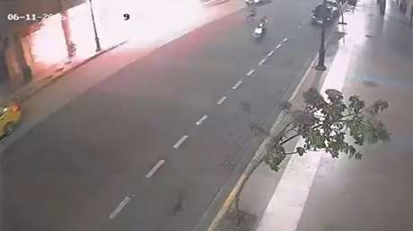 VIDEO: El momento exacto de la potente explosión en oficina gubernamental en Ecuador