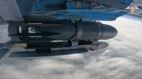 VIDEO: Un Su-34 ruso ataca un centro de control de drones ucraniano
