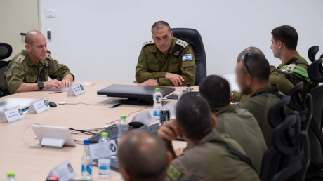Israel tras bombardear el Líbano afirma que las FDI están "preparadas" en todos los sectores