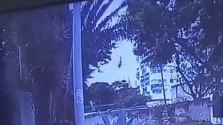 IMPACTANTE VIDEO: El momento en que se estrella uno de los dos helicópteros que chocaron en el aire en Brasil