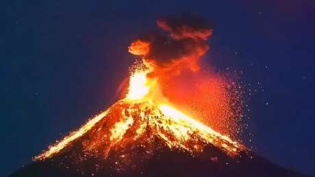 VIDEO: Ríos de lava y ceniza en la impresionante explosión del volcán de Fuego