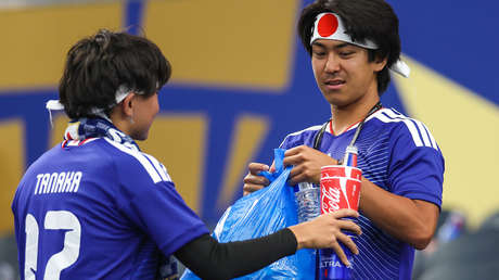 Ejemplo mundial: fans japoneses limpian las tribunas tras el partido de su selección (VIDEO)