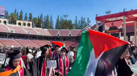 VIDEO: Graduados de Stanford dan la espalda al CEO de Google en una ceremonia