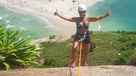 Mujer muere en una actividad turística en Brasil mientras preparaba un descenso en rapel