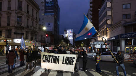 La advertencia de la Justicia a Cristina Kirchner por las muestras de apoyo en la puerta de su casa