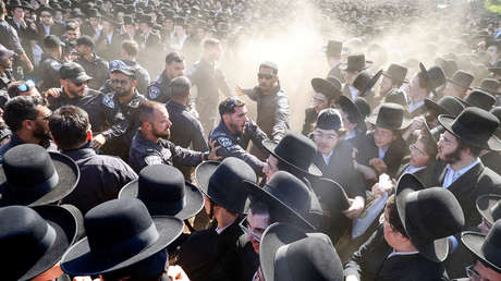 Miles de judíos ultraortodoxos protestan en prisión en Israel por detención de desertores (VIDEO, FOTOS)
