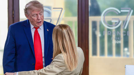 Tormenta diplomática: Trump dice que Meloni "suplicó" una foto y Roma responde con furia