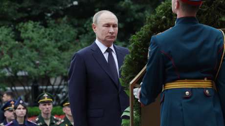 EN VIVO: Putin deposita flores en la Tumba del Soldado Desconocido en Moscú