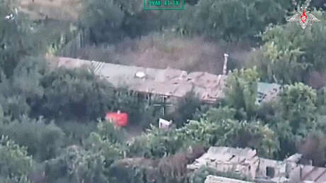 VIDEO: Soldados rusos izan la bandera en una calle liberada de una ciudad estratégica