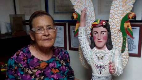 La artista que ensayó su propia muerte, creó un santoral y 'resucitó' dos veces