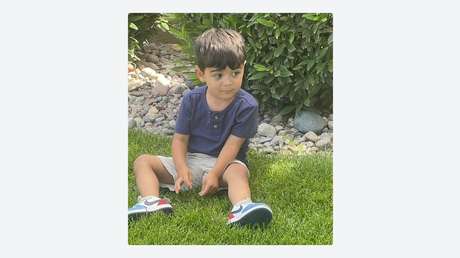 Niño muere aplastado por un monumento mientras jugaba en un parque