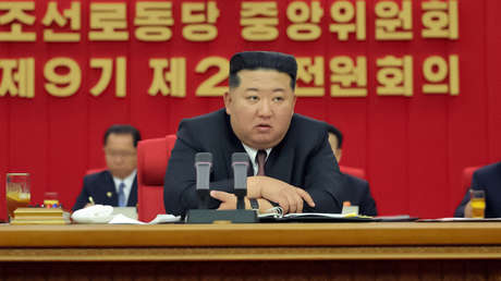 Kim Jong-un ordena elevar la capacidad militar de la RPDC "a un nivel que supere al mundo"