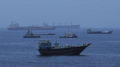 FT: EE.UU. e Irán dan órdenes contradictorias a los barcos para pasar por el estrecho de Ormuz