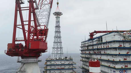 China despliega una torre de 100 metros en el mar de China Meridional