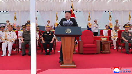Kim Jong-un: La Armada de la RPDC contará con armas nucleares