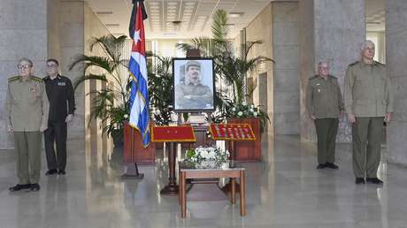 Raúl Castro rinde homenaje al comandante de la Revolución Ramiro Valdés Menéndez