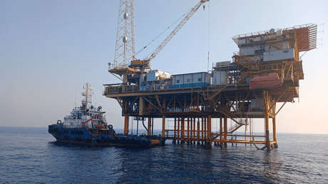 Irán pone en marcha una gigantesca plataforma petrolífera en el golfo Pérsico (FOTOS)