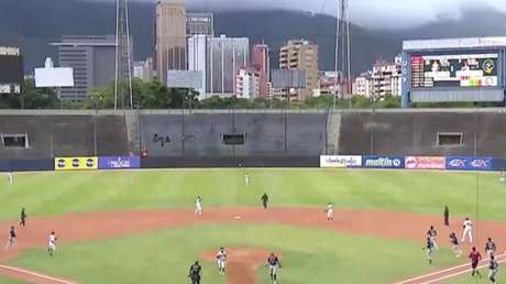 VIDEO: El momento en que un juego de béisbol se paraliza tras el potente sismo en Venezuela
