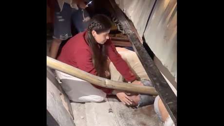 VIDEO: Estudiantes de Medicina ayudan a rescatar a un joven atrapado tras el terremoto en Venezuela