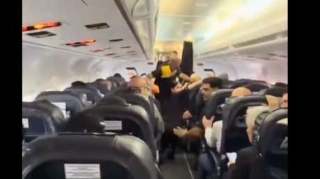VIDEO: El aterrador momento vivido por pasajeros de un avión durante el doble terremoto en Venezuela
