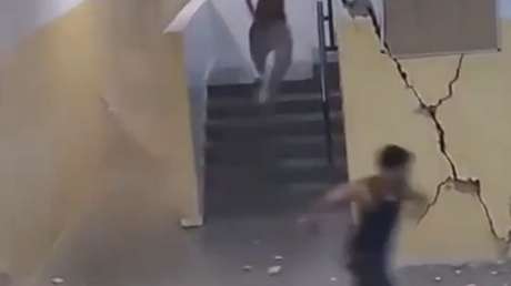 Momento de terror: gente huye del doble sismo en Venezuela mientras el edificio colapsa a su alrededor