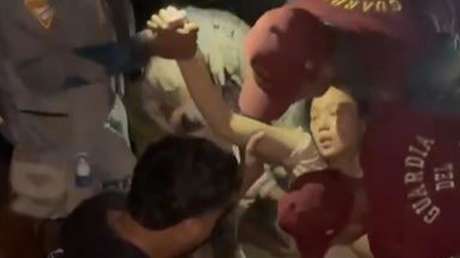 VIDEO: La emotiva reacción de una mujer momentos tras ser rescatada en Venezuela