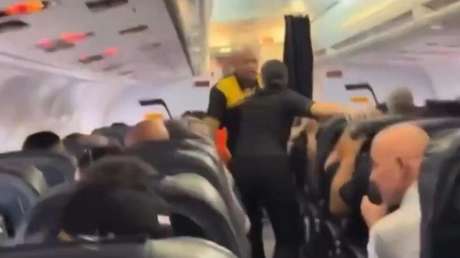 VIDEO: El aterrador momento vivido por pasajeros de un avión durante el doble terremoto en Venezuela