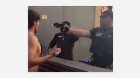 FUERTE VIDEO: Guardia de seguridad dispara a joven en la cara con una táser a quemarropa