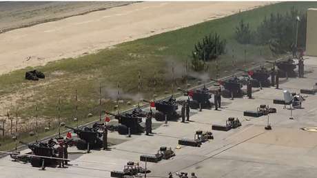 Lluvia de fuego y láser: inédito ejercicio contra un enjambre de drones en Corea del Sur que parece sacado de un videojuego