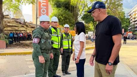 Delcy Rodríguez inspecciona las zonas afectadas en Caracas por los terremotos