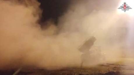VIDEO: El 'Granizo' ruso barre posiciones ucranianas en el frente