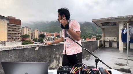 DJ venezolano es sorprendido por el terremoto en plena grabación en una azotea (VIDEO FUERTE)