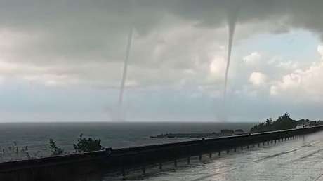IMPRESIONANTE VIDEO: 2 tornados se forman al mismo tiempo en el mar Negro