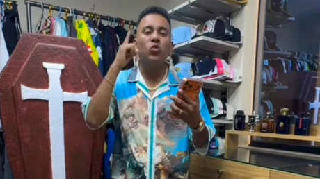 'El Cangri del Callao': El hombre que pone a 'perrear' funerales para sacar sonrisas a la muerte
