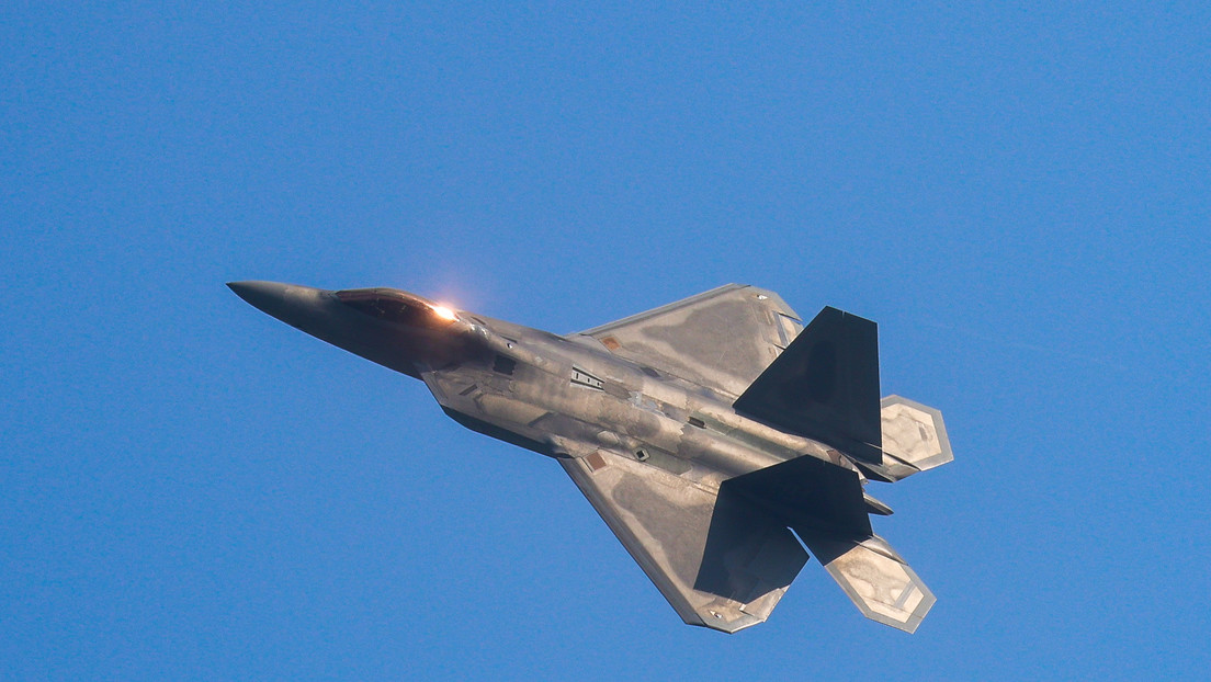 EE.UU. lanza "contundentes" bombardeos contra Irán