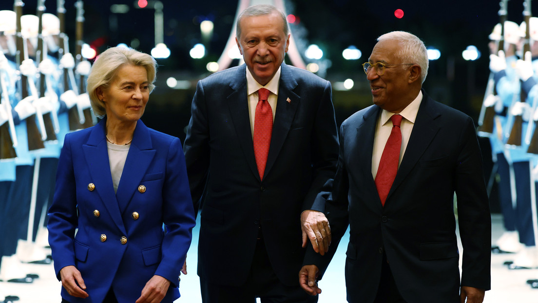 Erdogan entrega un inusual regalo 'de fuego' a líderes europeos en la cumbre de la OTAN