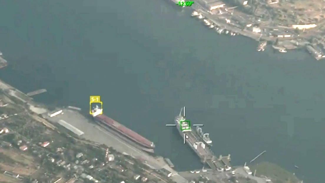 VIDEO: Rusia golpea objetivos de las fuerzas de Kiev en un puerto ucraniano