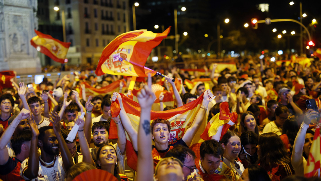 Empujones y golpes: el alto voltaje tras el pitido final entre España y Argentina en el Mundial