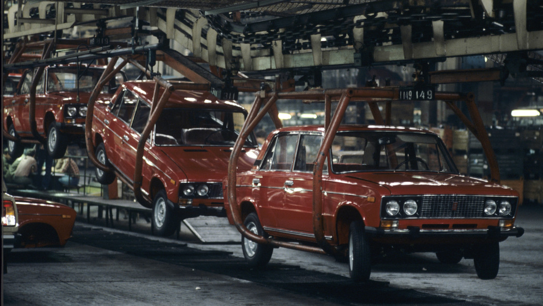 De la URSS a la actualidad: ¿cómo es el mayor fabricante de coches ruso, que lleva décadas en el mercado?