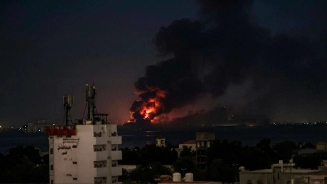 Arabia Saudita lanza ataques aéreos contra una ciudad portuaria de Yemen