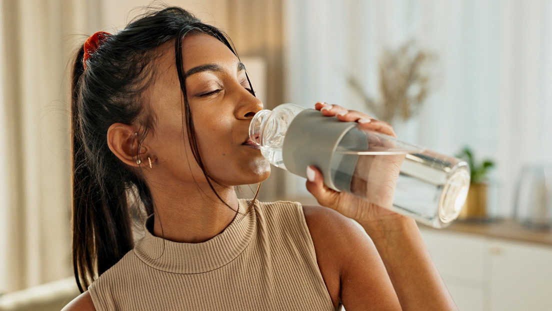 ¿Qué pasa con tu presión arterial cuando empiezas a beber más agua?