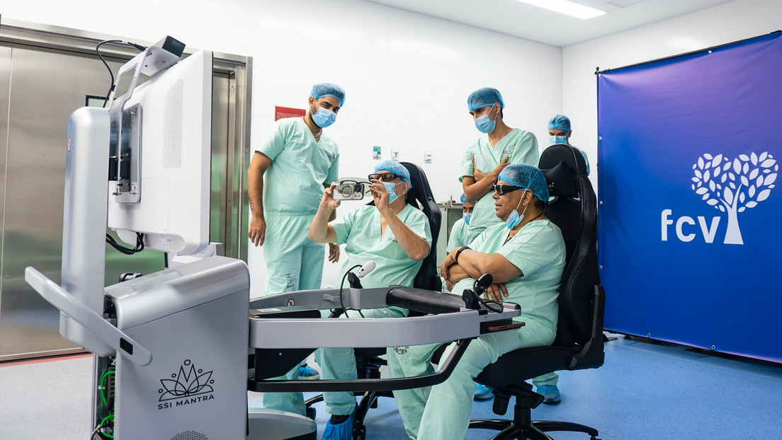 De Colombia hasta la India: el hito de la primera cirugía robótica remota en un hospital local