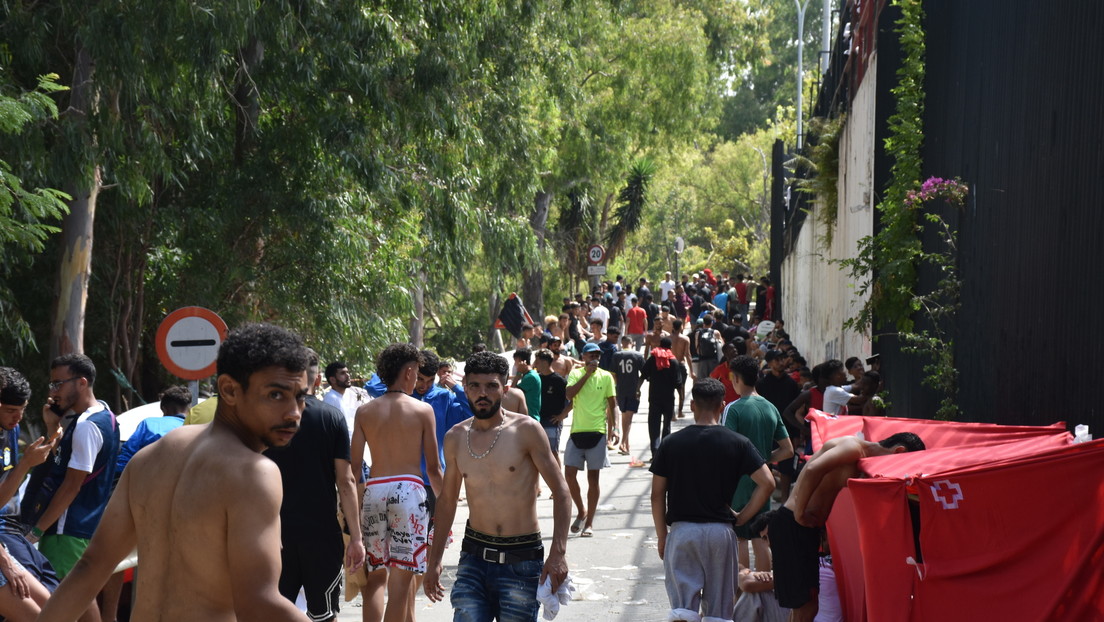 España moviliza al Ejército a Ceuta tras la llegada masiva de migrantes