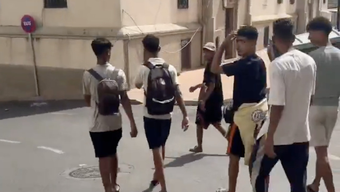 Español enfrenta a migrantes en plena crisis de Ceuta:  A tomar por el culo a Marruecos  (VIDEO)