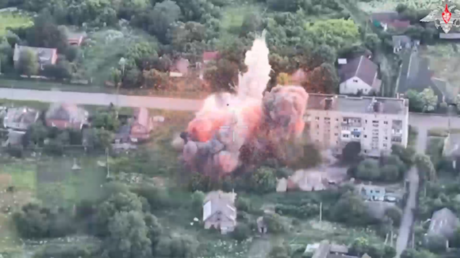 VIDEO: Bombas rusas arrasan puntos de despliegue de tropas de Kiev